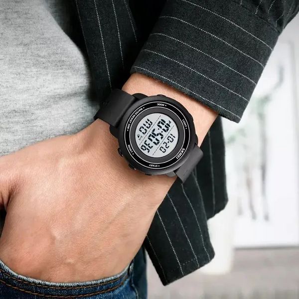 Спортивные мужские часы Skmei 1736 черные с белым циферблатом L7078691 фото