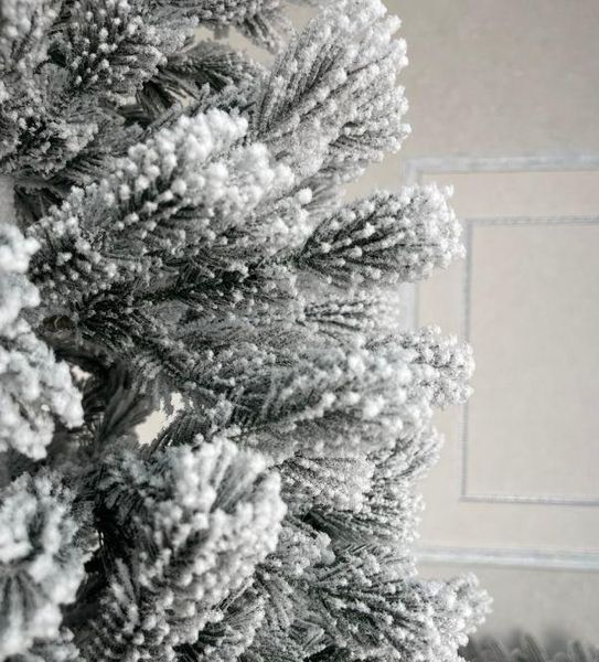 Штучна лита конусна ялинка Класик засніжена 2.6 м L9004592 фото