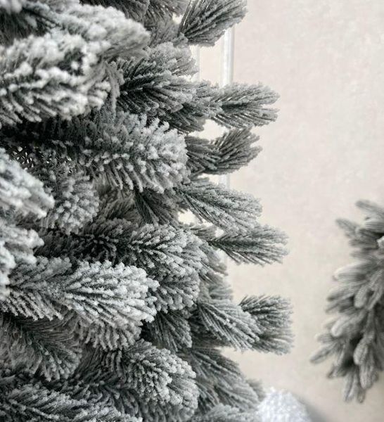 Штучна лита конусна ялинка Класик засніжена 2.6 м L9004592 фото